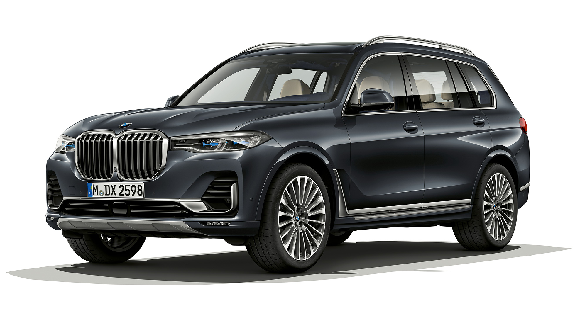 BMW X7 Design Pure Excellence Studijski posnetek BMW X7 v tričetrtinskem pogledu od spredaj z Design Pure Excellence