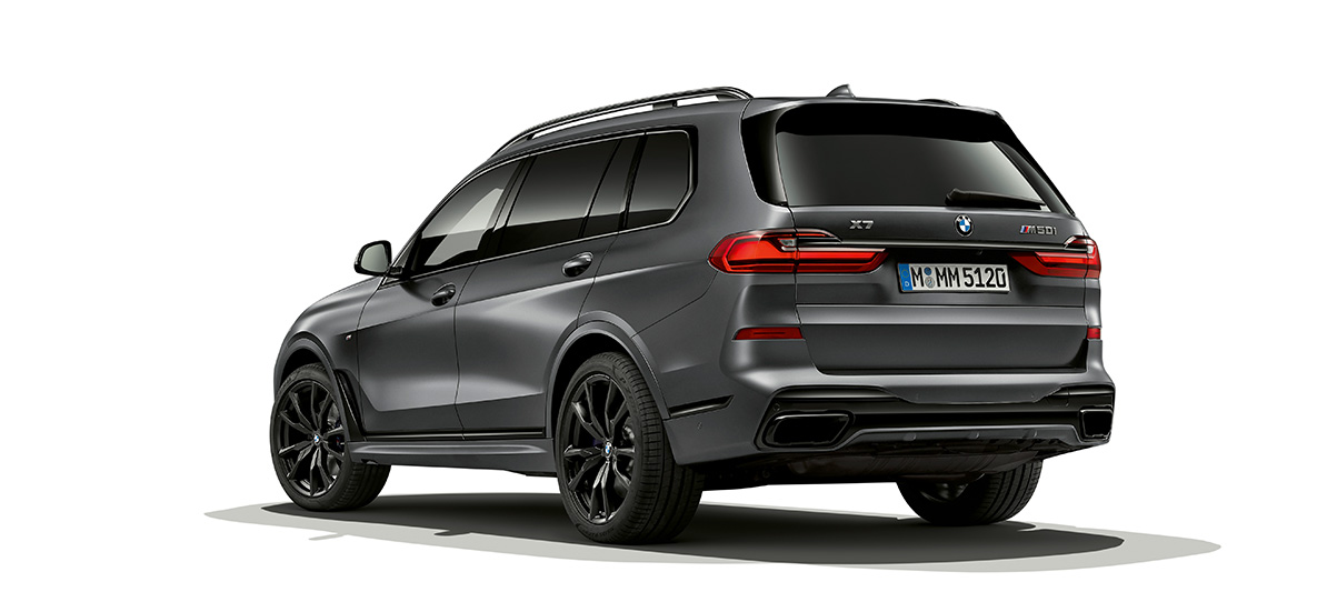 BMW Dark Shadow Edition, tričetrtinski pogled od zadaj BMW X7, G07, Dark Shadow Edition, tričetrtinski pogled od zadaj