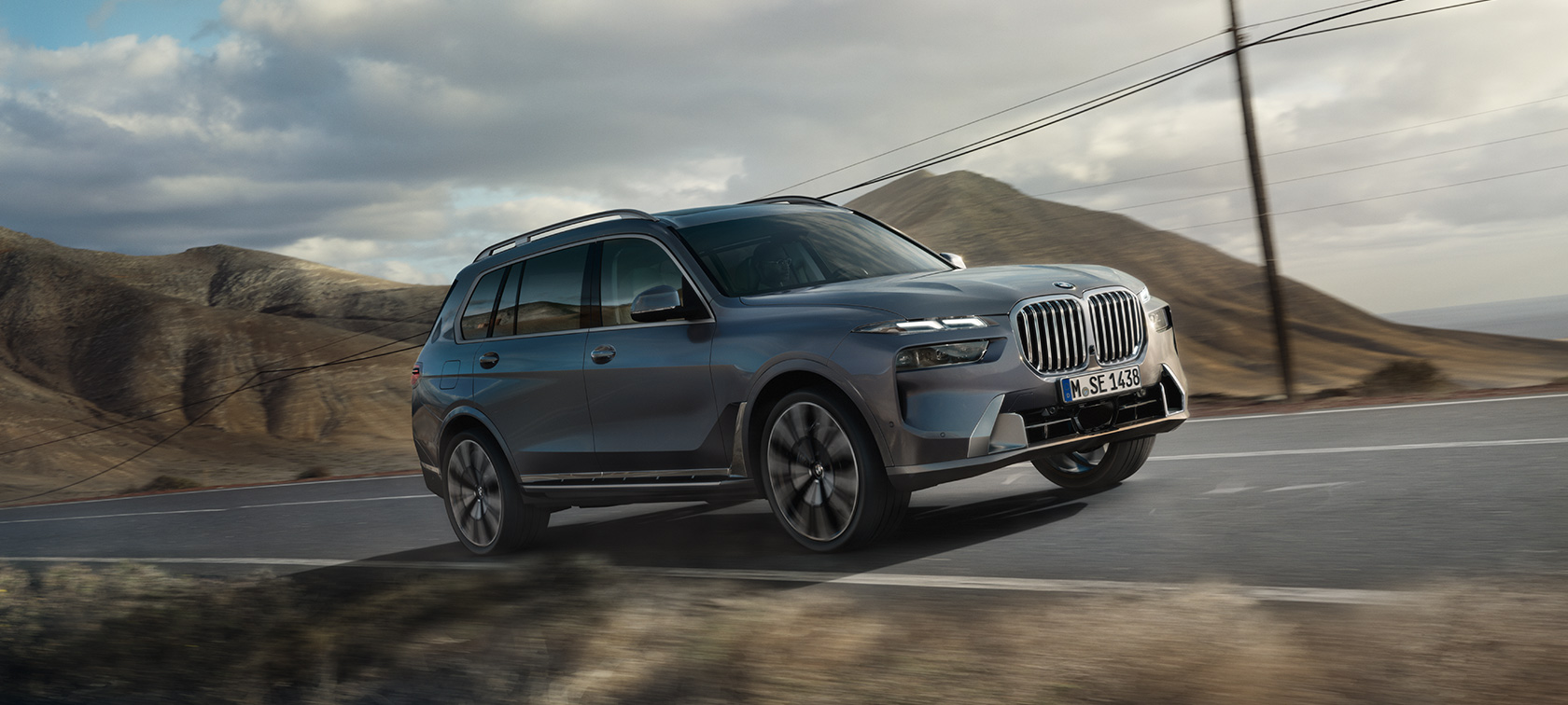 BMW X7 G07 LCI ¾ Pogled spredaj peneče bakreno siva kovinska video BMW X7 G07 LCI ¾ Pogled spredaj peneče bakreno siva kovinska video
