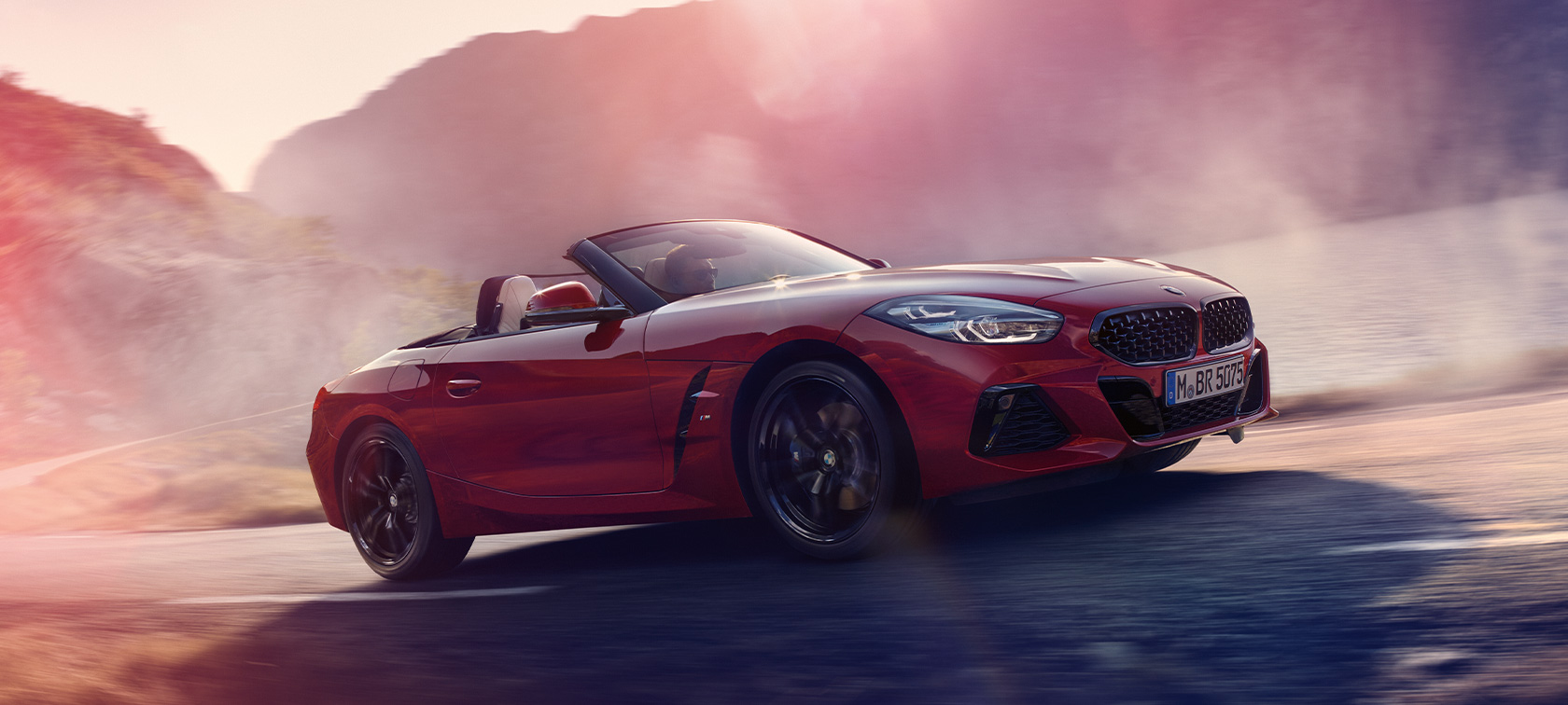 BMW Z4 M40i Roadster (G29) tričetrtinski stranski pogled vožnja BMW Z4 M40i Roadster (G29) tričetrtinski stranski pogled vožnja