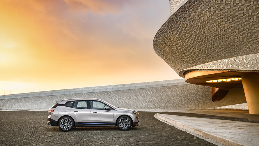 Posebna prodaja BMW, trajnostni razvoj, središče, pregled, cilji za leto 2025 Posebna prodaja BMW, trajnostni razvoj, središče, pregled, cilji za leto 2025, stranski pogled na BMW v mirovanju