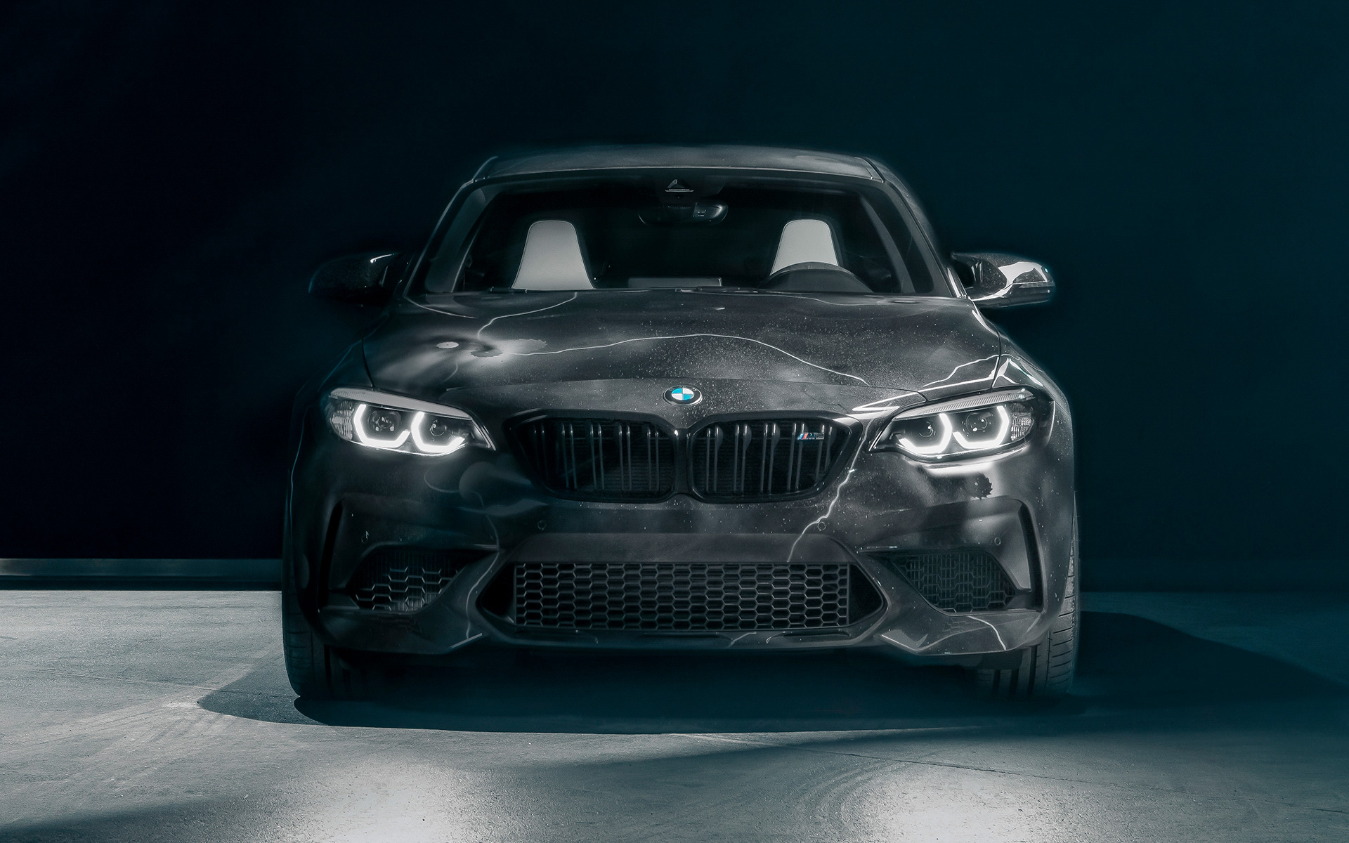 BMW M2 Edition designed by FUTURA 2000, F87, 2020, pogled od spredaj BMW M2 Edition designed by FUTURA, 2000, F87, 2020, pogled od spredaj na črnem ozadju