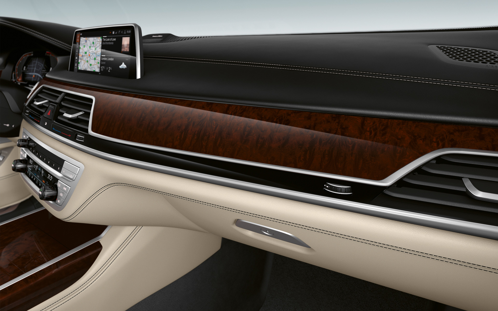BMW Individual notranje obloge iz plemenite vrste lesa Ash Grain Black Red visokega sijaja, pogled od blizu BMW Individual notranje obloge iz plemenite vrste lesa Ash Grain Black Red visokega sijaja, pogled od blizu