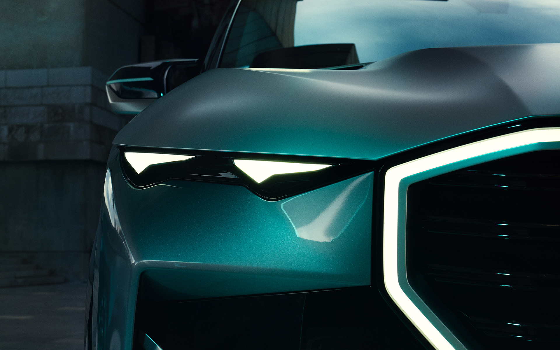 BMW Concept XM (G09), pogled od spredaj med mirovanjem, pogled od blizu na žaromete BMW Concept XM (G09), pogled od spredaj med mirovanjem, pogled od blizu na žaromete