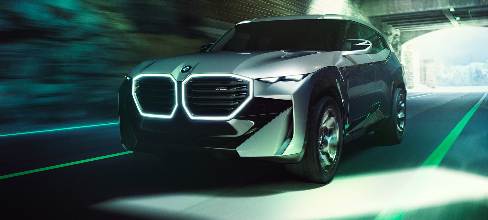 BMW Concept XM (G09), tričetrtinski pogled od spredaj med mirovanjem BMW Concept XM (G09), tričetrtinski pogled od spredaj med mirovanjem