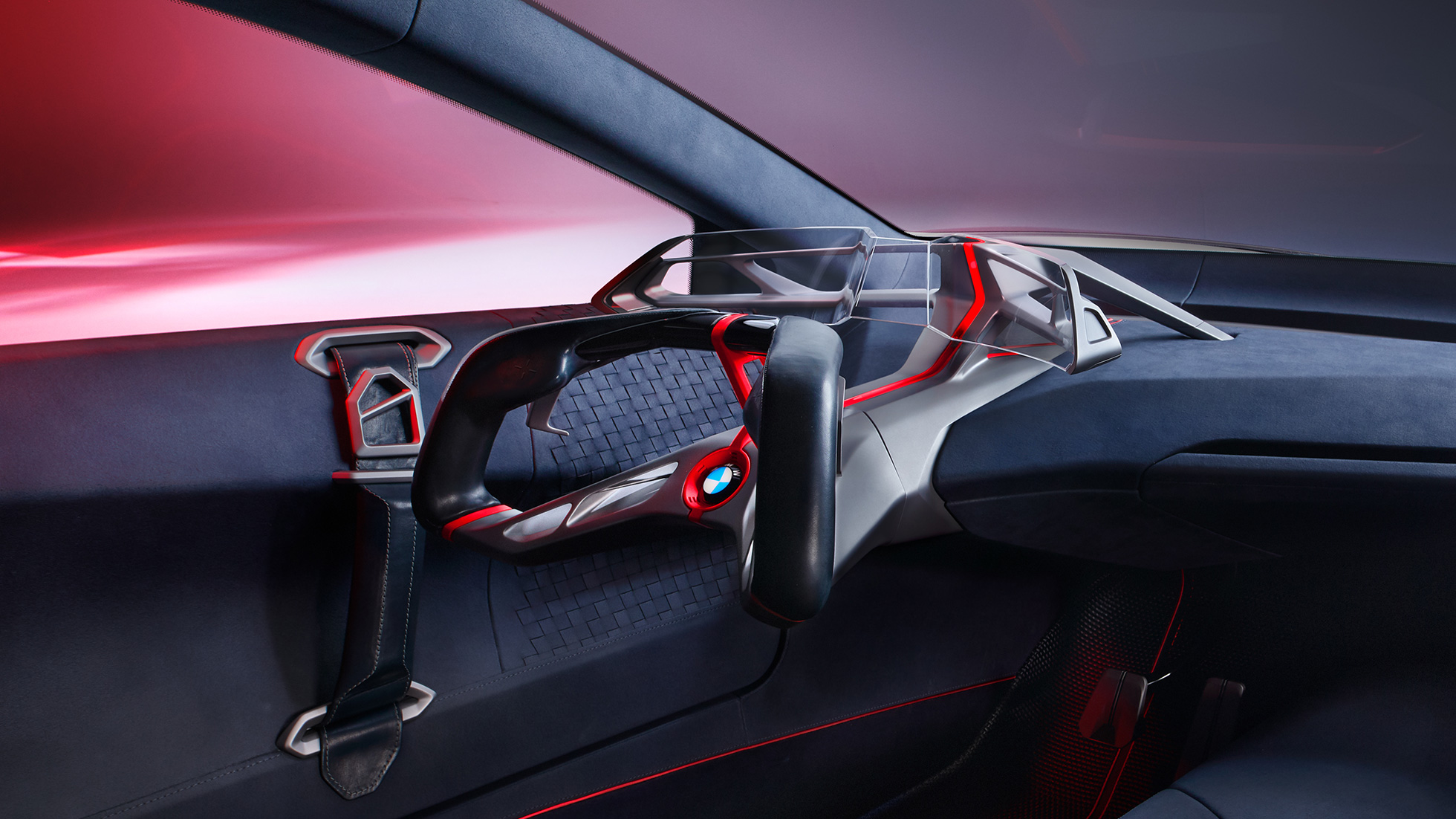 BMW Vision M NEXT, notranjost BMW Vision M NEXT, notranjost, kokpit z volanom, Boost Pod, ukrivljen stekleni zaslon, celozaslonski projektor Head-Up