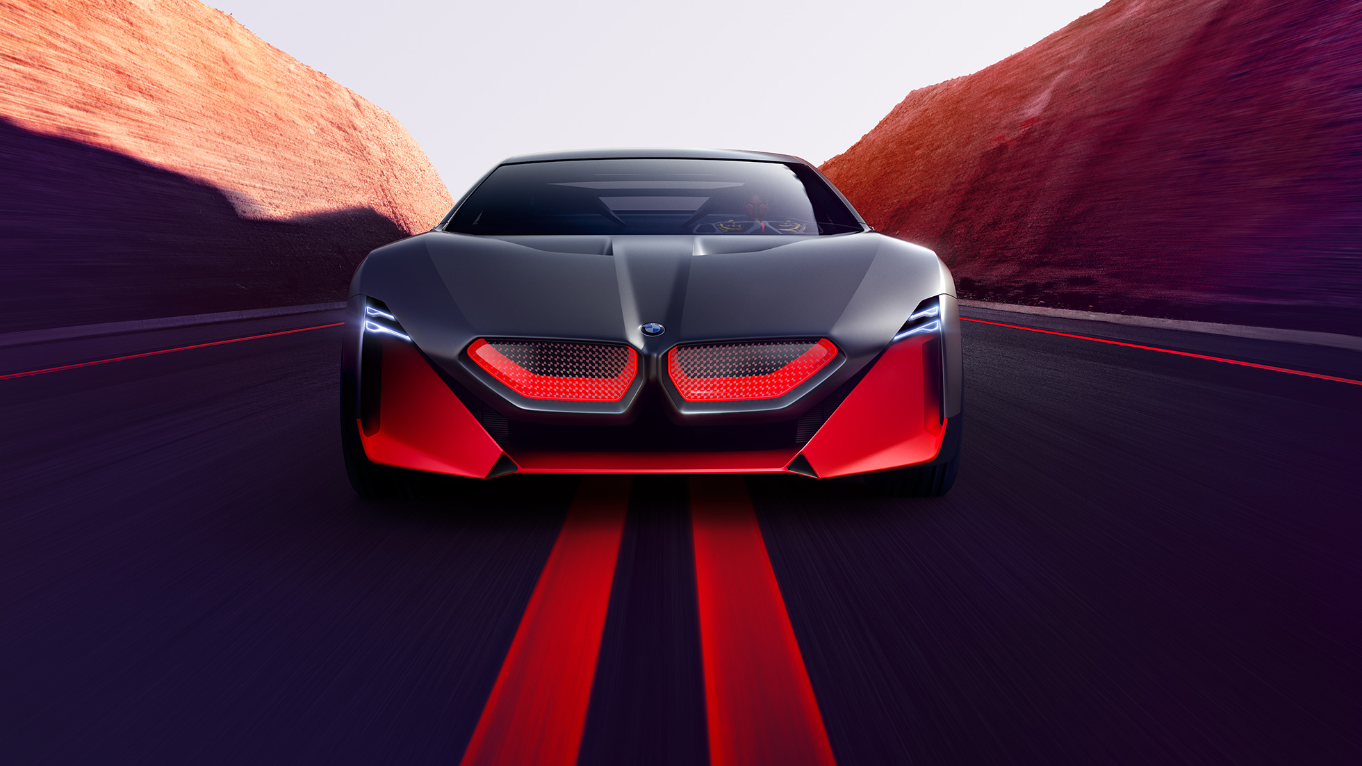 BMW Vision M NEXT, pogled od spredaj BMW Vision M NEXT, pogled od spredaj, med vožnjo