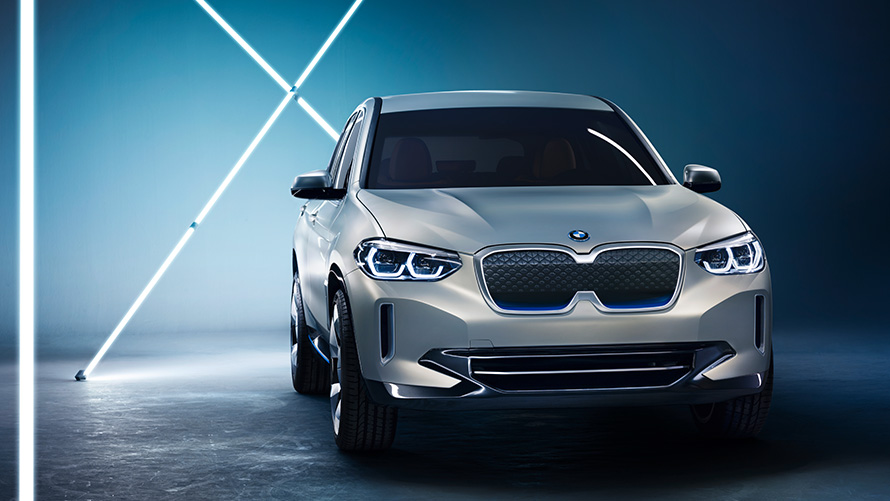 BMW Concept iX3, studijski posnetek BMW Concept iX3, studijski posnetek, tričetrtinski pogled od spredaj