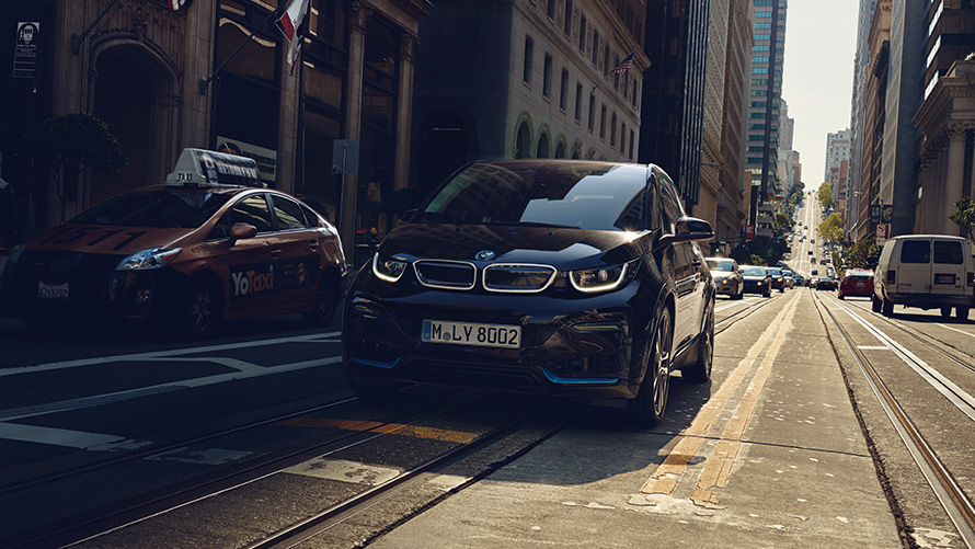 BMW i3s na cesti Polnjenje BMW z visoko zmogljivostjo, BMW i3s na cesti