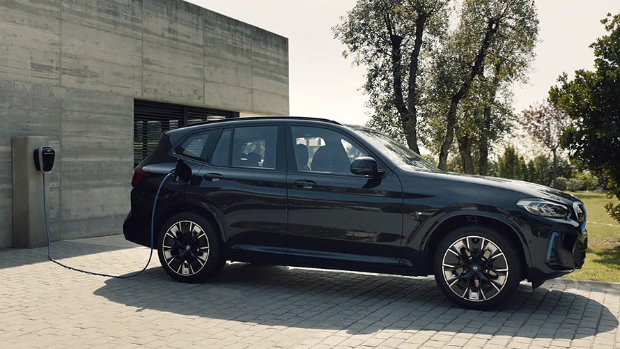 Električni avtomobili BMW, BMW iX3, polnjenje doma, videoposnetek Električni avtomobili BMW, BMW iX3, polnjenje doma, videoposnetek