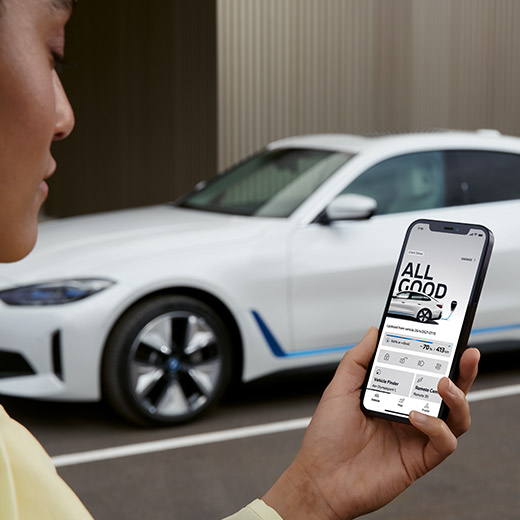 Connected Charging v aplikaciji My BMW, BMW i4, G26, oseba v ospredju