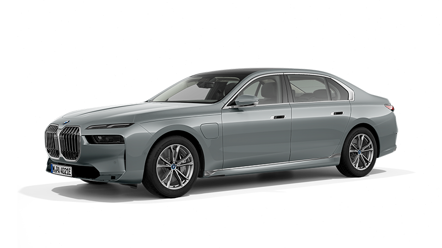 BMW 750e xDrive, G70, PHEV, tričetrtinski pogled od spredaj med mirovanjem