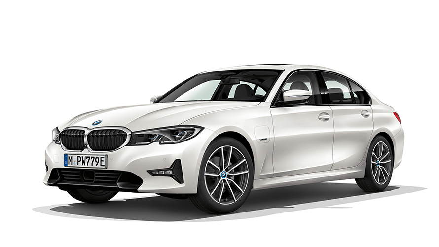 BMW serije 3 Limuzina, priključni hibrid, tričetrtinski pogled od spredaj BMW serije 3 Limuzina, priključni hibrid, studijski posnetek, tričetrtinski pogled od spredaj