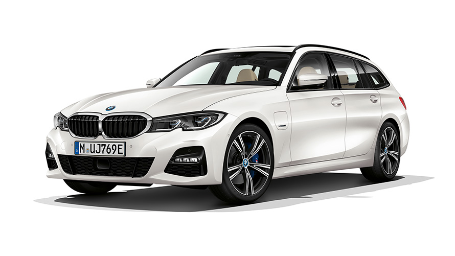 BMW serije 3 Touring, priključni hibrid, tričetrtinski pogled od spredaj BMW serije 3 Touring, priključni hibrid, studijski posnetek, tričetrtinski pogled od spredaj