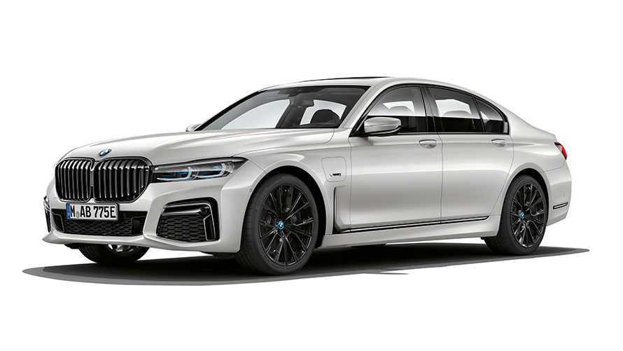 BMW 745e Limuzina, PHEV, studijski posnetek, tričetrtinski pogled od spredaj BMW 745e Limuzina, PHEV, studijski posnetek, tričetrtinski pogled od spredaj