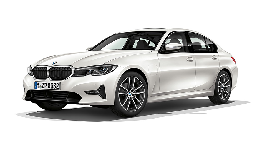 BMW serije 3 Limuzina, priključni hibrid, tričetrtinski pogled od spredaj BMW serije 3 Limuzina, priključni hibrid, studijski posnetek, tričetrtinski pogled od spredaj