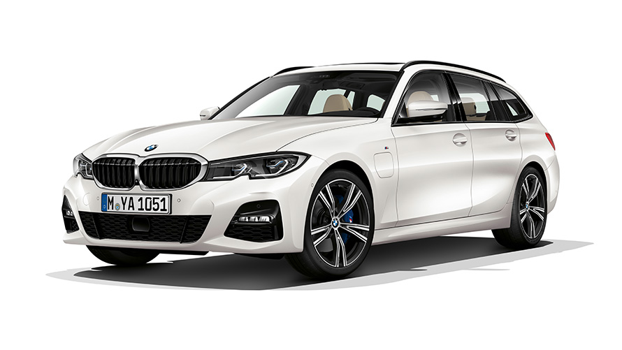 BMW serije 3 Touring, priključni hibrid, tričetrtinski pogled od spredaj BMW serije 3 Touring, priključni hibrid, studijski posnetek, tričetrtinski pogled od spredaj