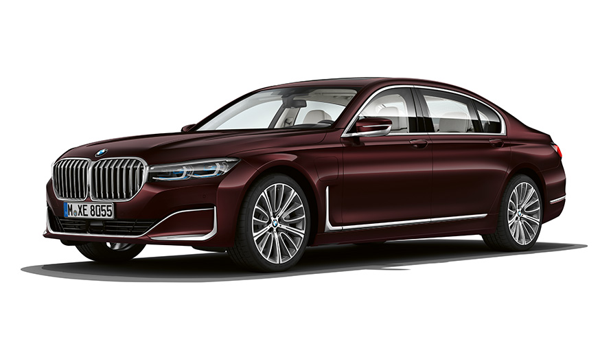 BMW 745e Limuzina, PHEV, studijski posnetek, tričetrtinski pogled od spredaj BMW 745e Limuzina, PHEV, studijski posnetek, tričetrtinski pogled od spredaj