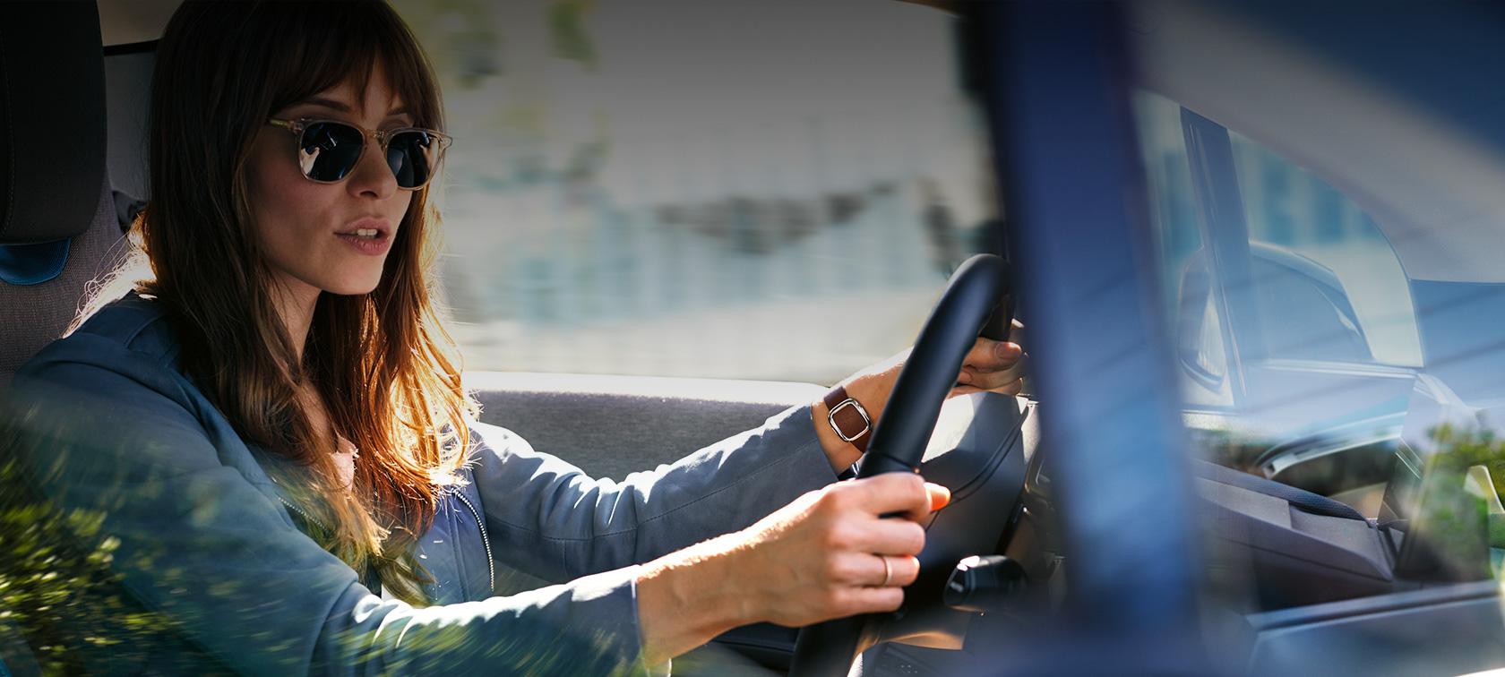 Amazon Alexa Car Integration, ženska za volanom BMW Amazon Alexa Car Integration, ženska za volanom BMW