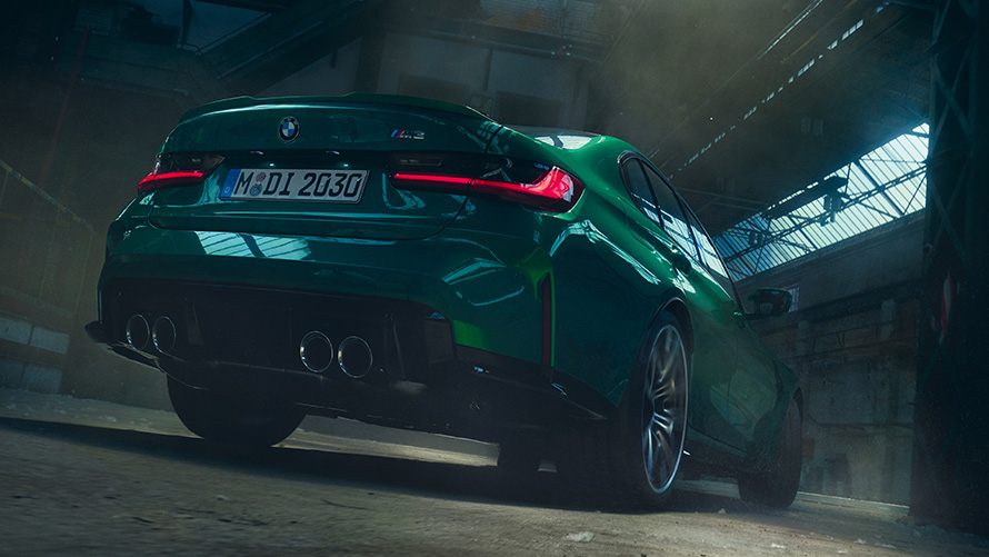 BMW M4, sedemosminski pogled od zadaj med mirovanjem, pogled od spodaj Remote Software Upgrade, BMW M4, sedemosminski pogled od zadaj med mirovanjem, pogled od spodaj
