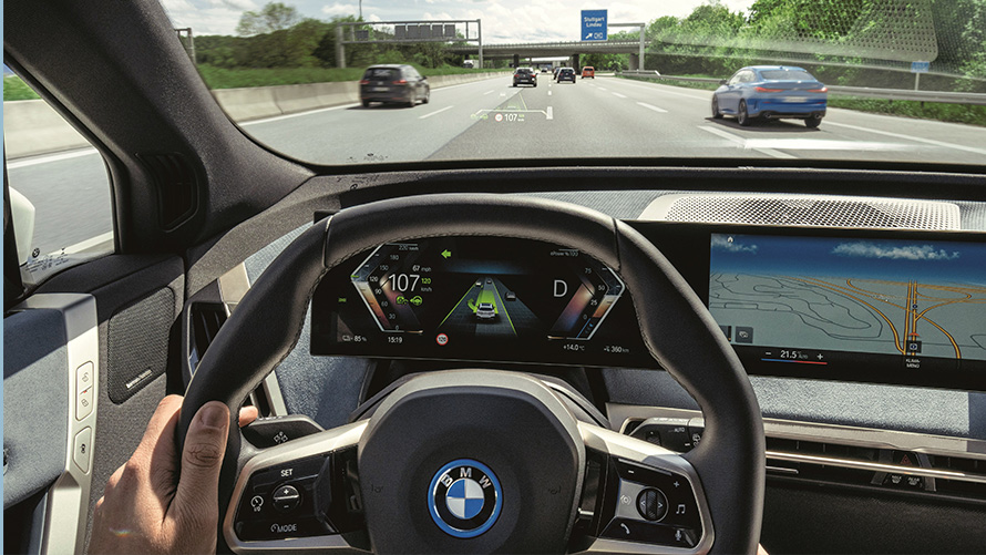 Pogled na avtocesto iz BMW Pogled na avtocesto iz BMW z voznikovega sedeža