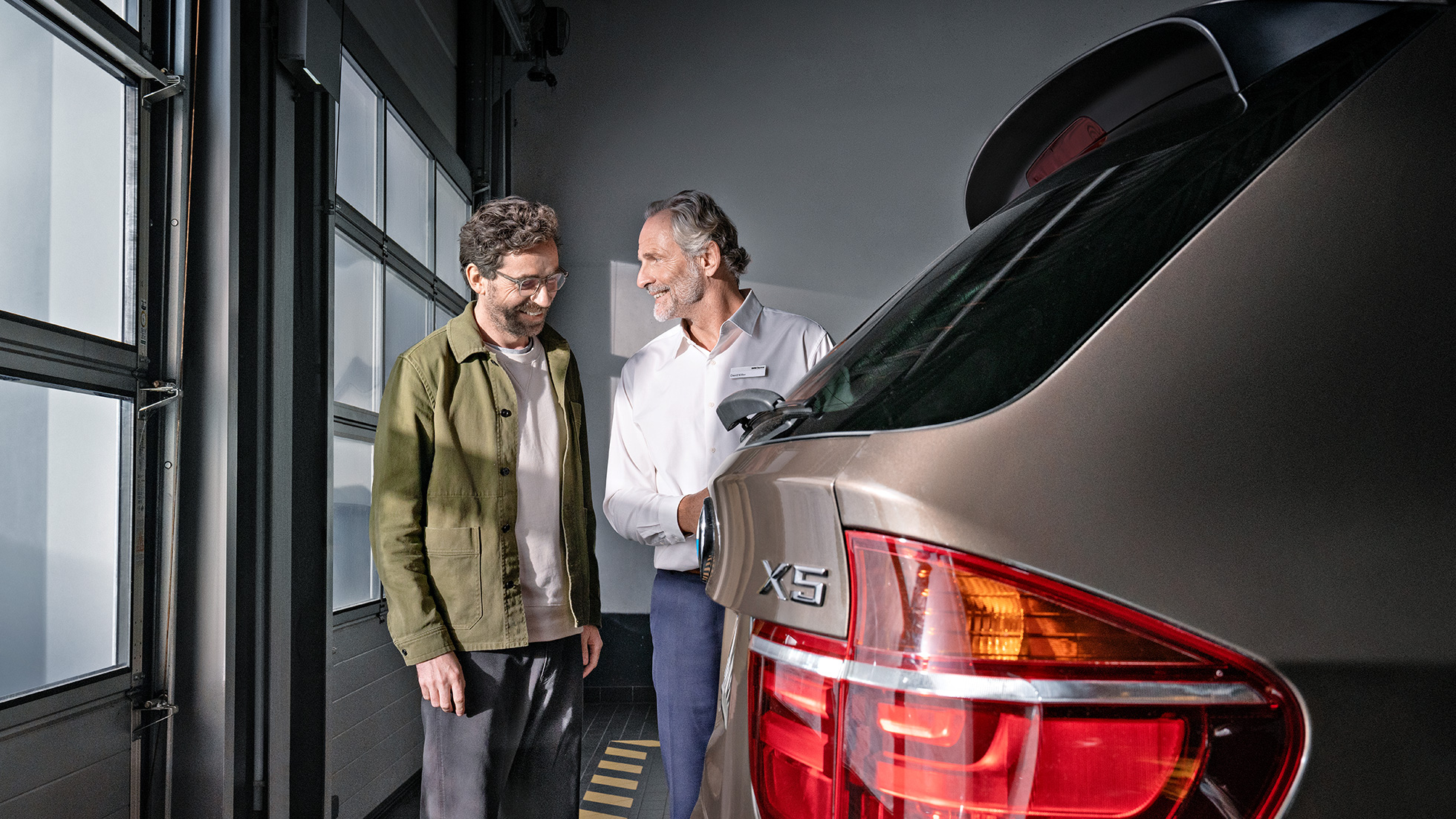 BMW Service, BMW Value Service BMW Service, BMW Value Service, moški pri servisnem partnerju BMW