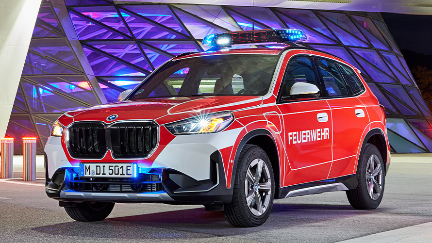 BMW X1, F48, LCI, gasilsko vozilo BMW X1, F48, LCI, gasilsko vozilo, polovični pogled od spredaj med vožnjo