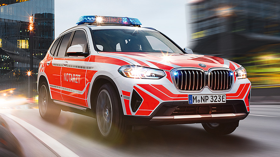 BMW X3, G01, LCI, sanitetno vozilo BMW X3, G01, LCI, sanitetno vozilo, enotretjinski pogled od spredaj med vožnjo