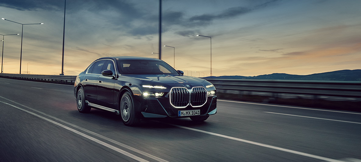 Zaščitna vozila BMW, usposabljanje za varno vožnjo, zunanjost Zaščitna vozila BMW, usposabljanje za varno vožnjo, zunanjost, BMW med vožnjo po ulici