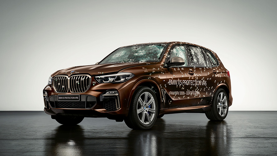 Zaščitna vozila BMW, BMW X5 Protection VR6, poškodovan Zaščitna vozila BMW, BMW X5 Protection VR6, tričetrtinski pogled od spredaj, poškodovan