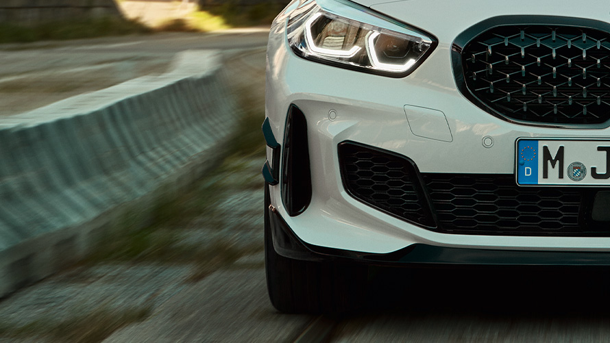 Podaljšek prednjega odbijača BMW M Performance, črna barva. Podaljšek prednjega odbijača BMW M Performance, črna barva, poletne ponudbe BMW