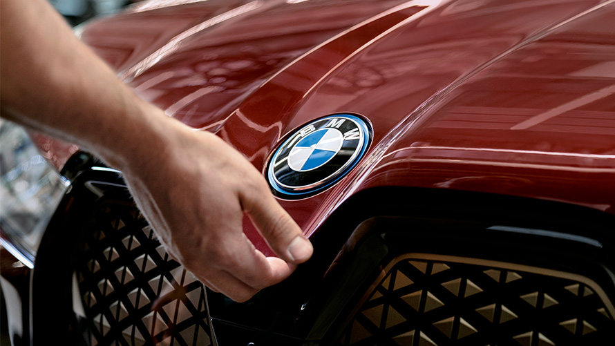 Ponudbe BMW Service Inclusive BMW Service Inclusive, logotip BMW na BMW iX