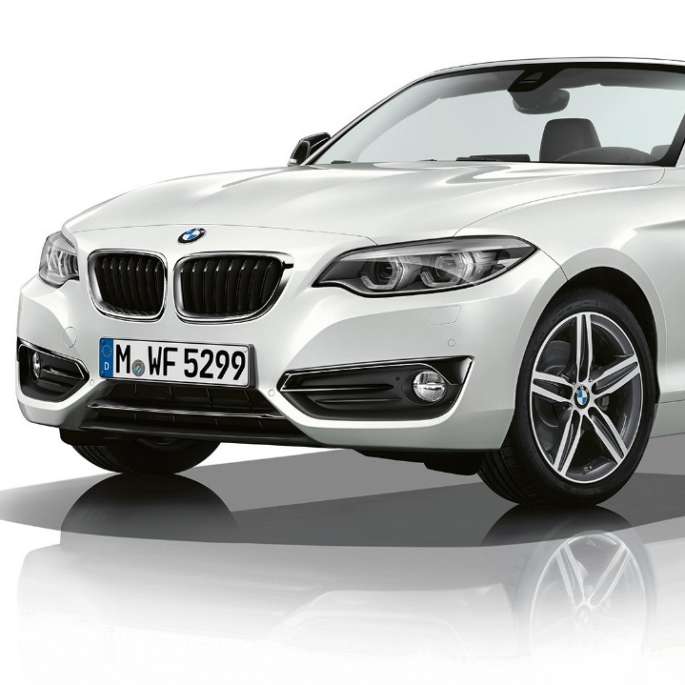 BMW serije 2 Cabrio, izvedba Sport Line v polprofilu od spredaj
