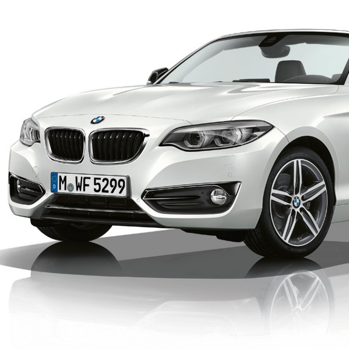 BMW serije 2 Cabrio, izvedba Sport Line v polprofilu od spredaj BMW serije 2 Cabrio, izvedba Sport Line v polprofilu od spredaj