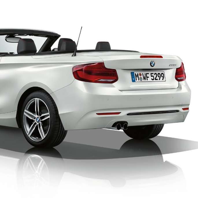 BMW serije 2 Cabrio, izvedba Sport Line v polprofilu od zadaj