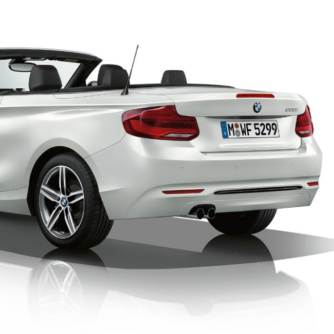 BMW serije 2 Cabrio, izvedba Sport Line v polprofilu od zadaj BMW serije 2 Cabrio, izvedba Sport Line v polprofilu od zadaj