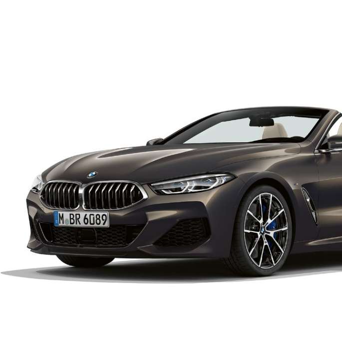 BMW M850i xDrive, Dravit siva kovinska, tričetrtinski pogled od spredaj. BMW M850i xDrive, Dravit siva kovinska, tričetrtinski pogled od spredaj.