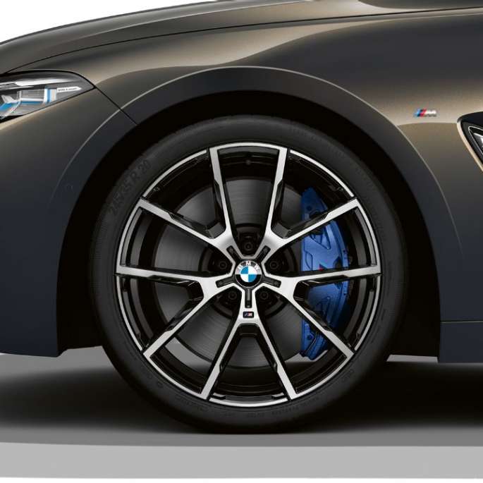 BMW M850i xDrive v kovinskem odtenku Dravit Grey, 20-palčna Y-kraka platišča iz lahke zlitine 728 M. BMW M850i xDrive v kovinskem odtenku Dravit Grey, 20-palčna Y-kraka platišča iz lahke zlitine 728 M.