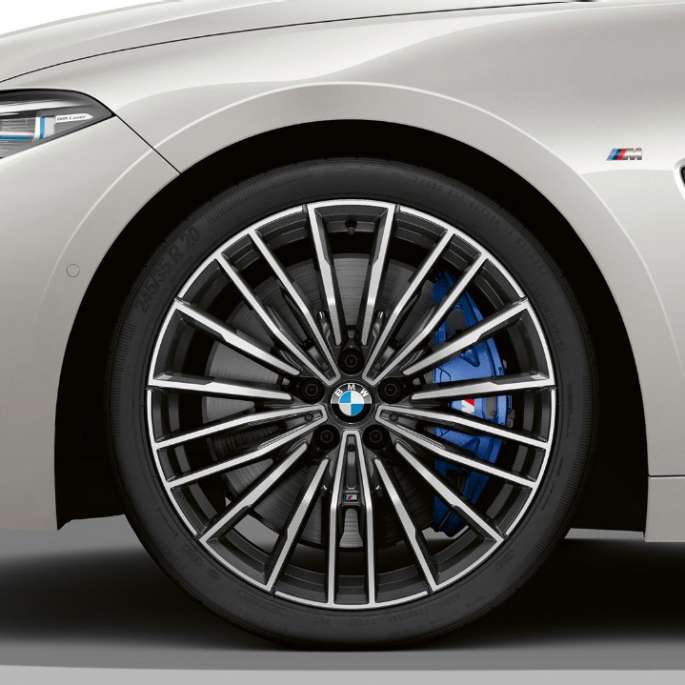 BMW M850i xDrive v kovinskem odtenku Mineral White, ekskluzivno usnjeno oblazinjenje BMW Individual iz usnja Merino Cognac. BMW M850i xDrive v kovinskem odtenku Mineral White, ekskluzivno usnjeno oblazinjenje BMW Individual iz usnja Merino Cognac.