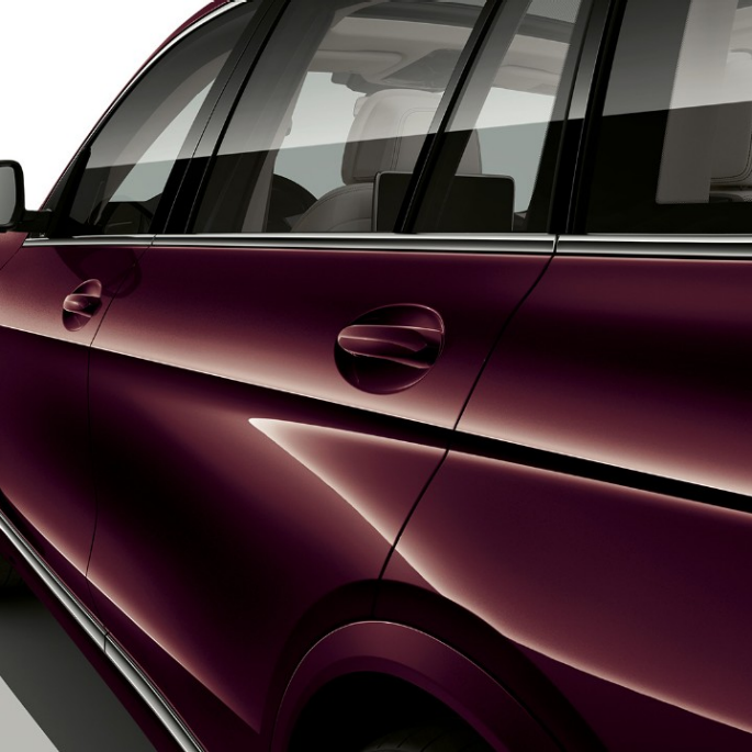 BMW X7, kokpit paketa M Sport Posnetek kokpita od blizu na voznikovi strani v BMW X7 z opremo paketa M Sport